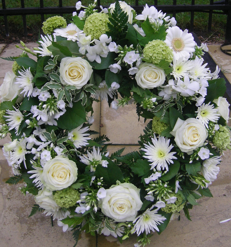 Loose Wreath l white and green